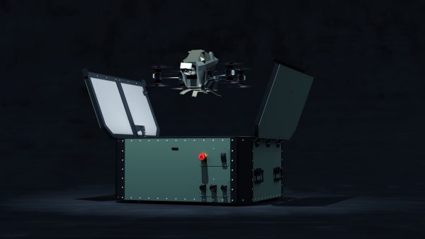 Die neue autonome Abfangdrohne „SecuriDrone Interceptor Iron Drone“ ergänzt das Perimeterschutzkonzept von Securiton.