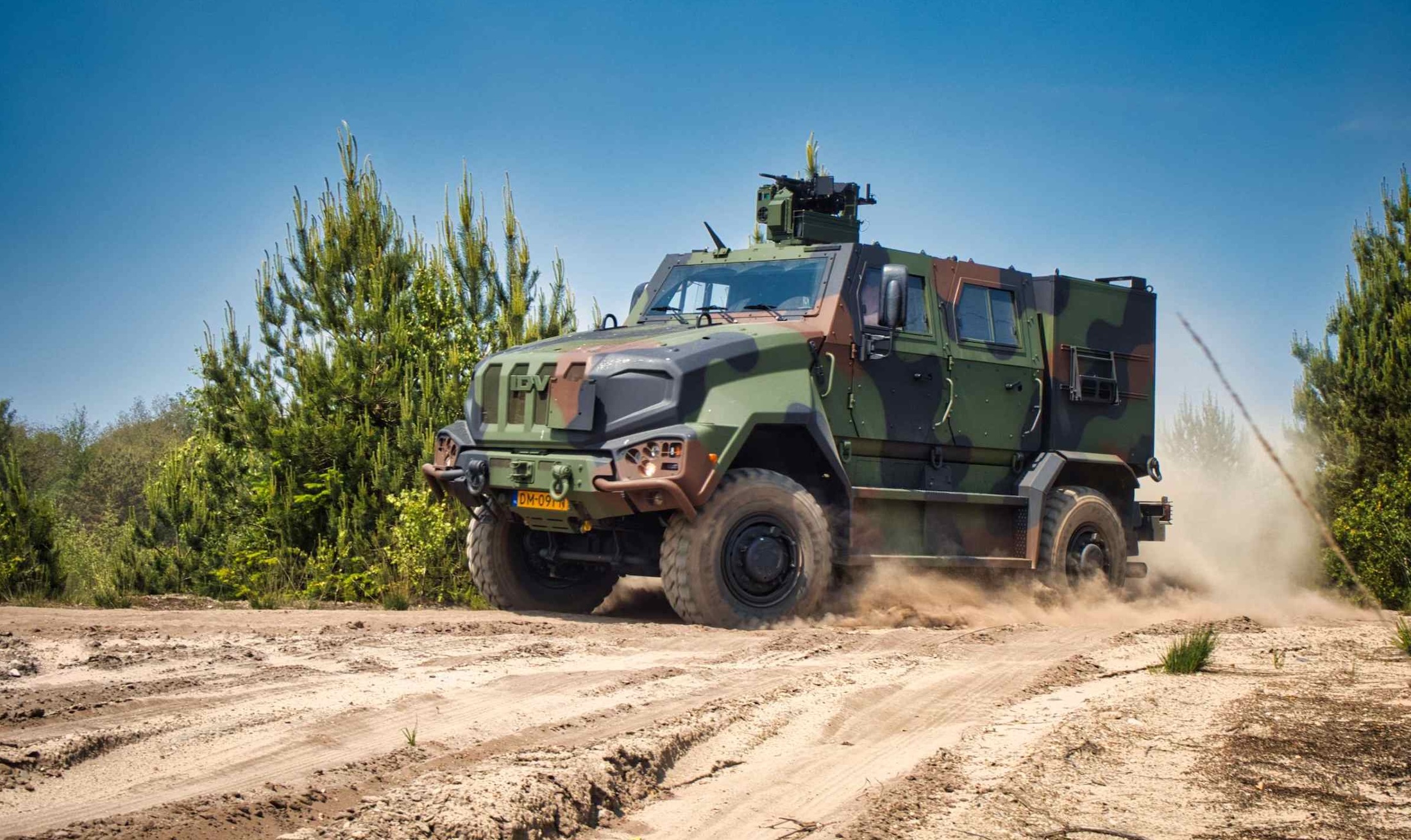 Mittleres taktisches Fahrzeug 12kN von Iveco Defence Vehicles, das durch die Niederlande beschafft wurde.