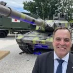 Jan-Phillipp Weisswange in seiner Funktion als Senior Expert Corporate Media Relations der Rheinmetall AG bei der Rüstungsmesse Eurosatory in Paris.