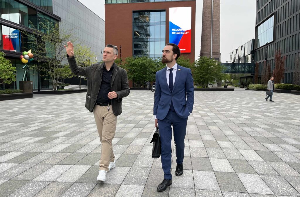 Der Stv. Minister für Wirtschaft der Tschechischen Republik, Jan Kavalirek, informierte sich bei seinem Besuch in UNIT.City über die Ausrichtung und den Aufbau des neuen ukrainischen Silicon Valleys.