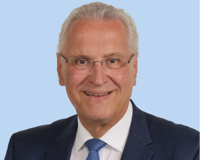 Staatsminister Joachim Herrmann, MdL - Bayerischer Staatsminister des Innern, für Sport und Integration und Schirmherr der IWA OutdoorClassics 2026.