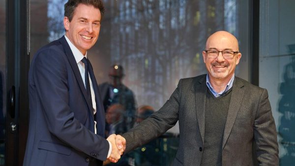 Von links: Florian Hohenwarter, CEO KNDS Deutschland und Roberto Cingolani, CEO Leonardo.