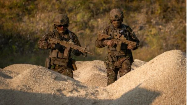 Flammschutz: Kampfanzug mit der neuen Generation der PYRAD Materialtechnologie. (Foto- Gore)