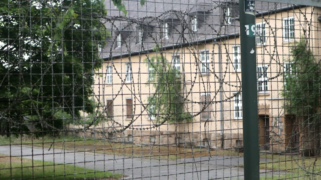 Bundeswehr-Liegenschaften wie die Bergische Kaserne in Düsseldorf unterliegen einem besonderen Schutz. Da schmerzt es, wenn sie jahrelang dem Verfall preisgegeben werden, obwohl man sie in heutiger Zeit dringender den je benötigt.