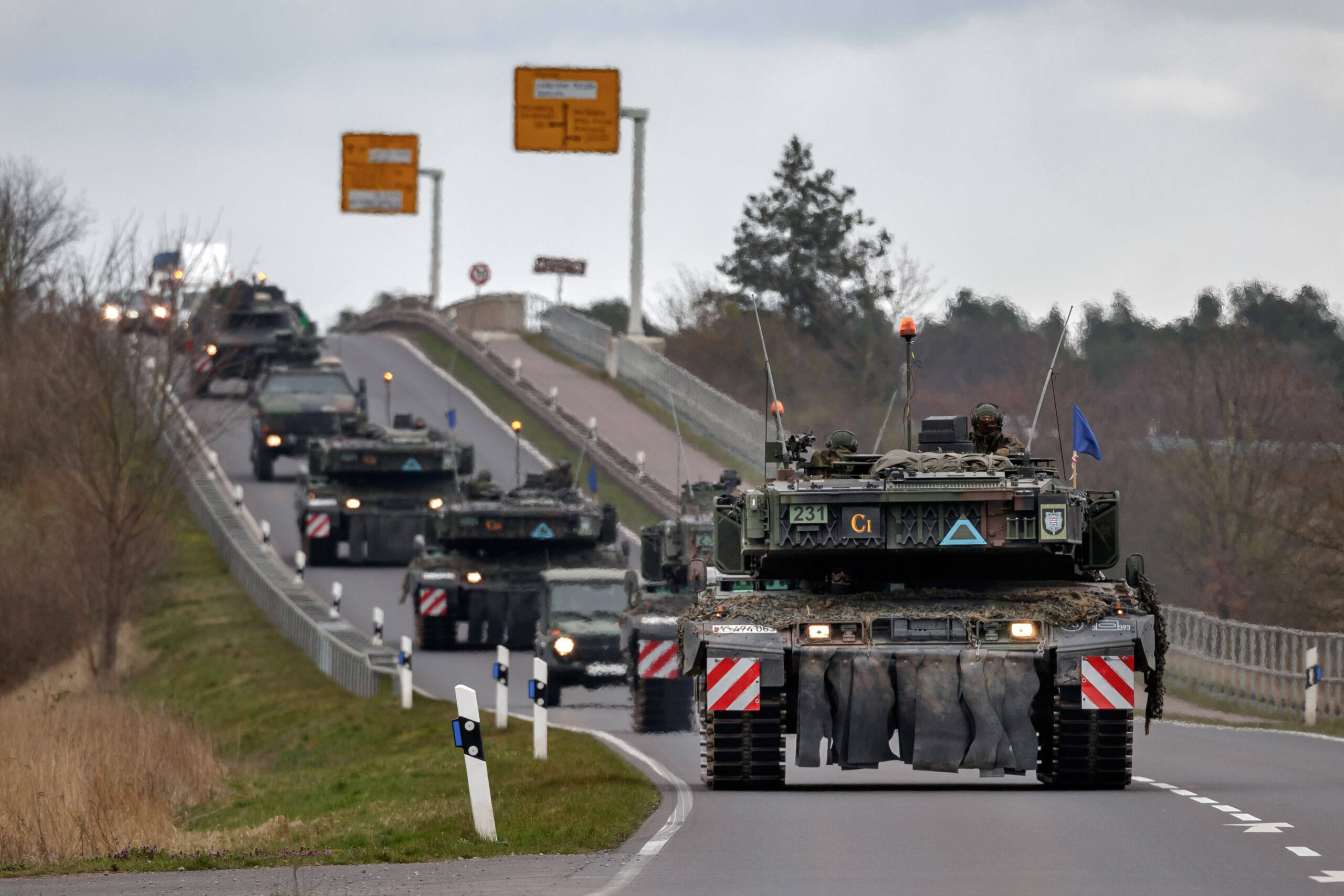 Kräfte vom Panzergrenadierbataillon 393 verlegen in der Stand-Up Phase für die VJTF 2023 zum Gefechtsübungszentrum.