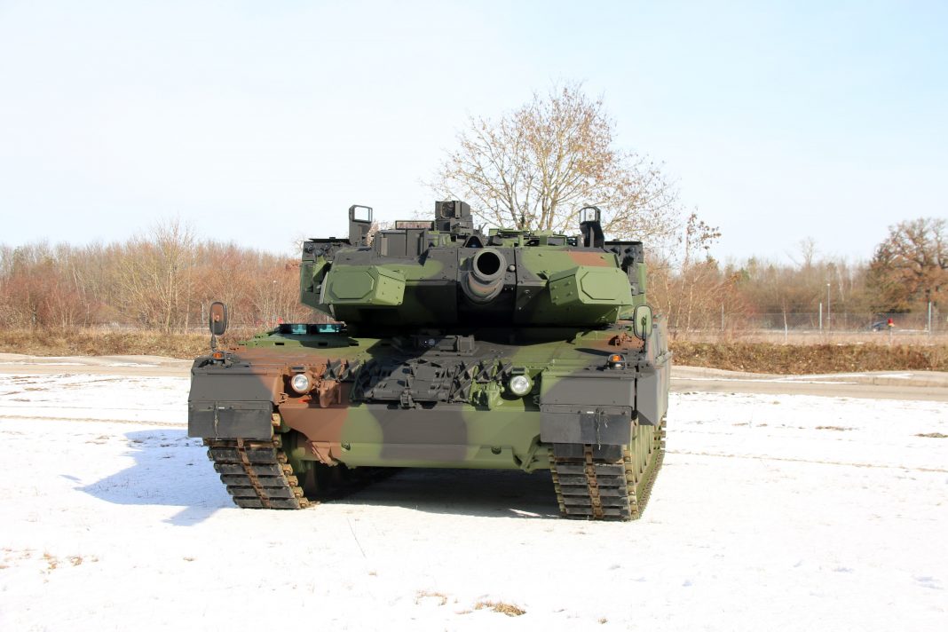 Die Leopard 2 A8 erhalten das Trophy Selbstschutzsystem, hier zu sehen auf einem Leopard 2 A7.