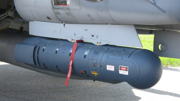 Der LITENING-Pod von Rafael ist ein elektrooptischer/infraroter Zielbehälter, der Ziele auf große Entfernung erkennen, erfassen, identifizieren und verfolgen kann.