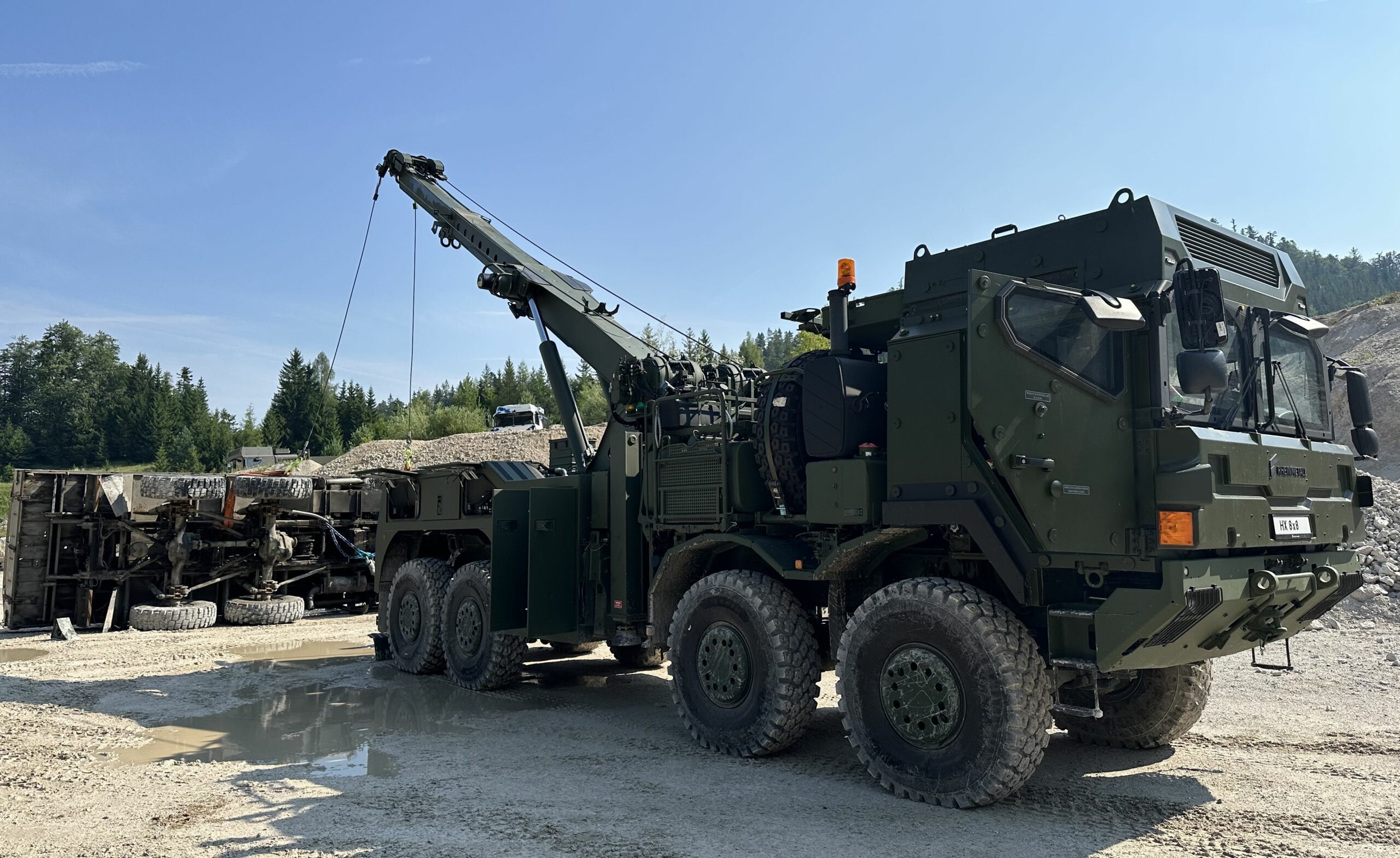 Kanada bestellt 85 schwere Bergefahrzeuge auf HX-Basis bei Rheinmetall. Die entsprechende Version wurde in dynamischen Vorführungen im Sommer dieses Jahres dem Fachpublikum präsentiert.