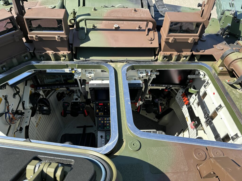 Blick von oben in das Innere des Lance-Turms auf dem Schweren Waffenträger Infanterie.