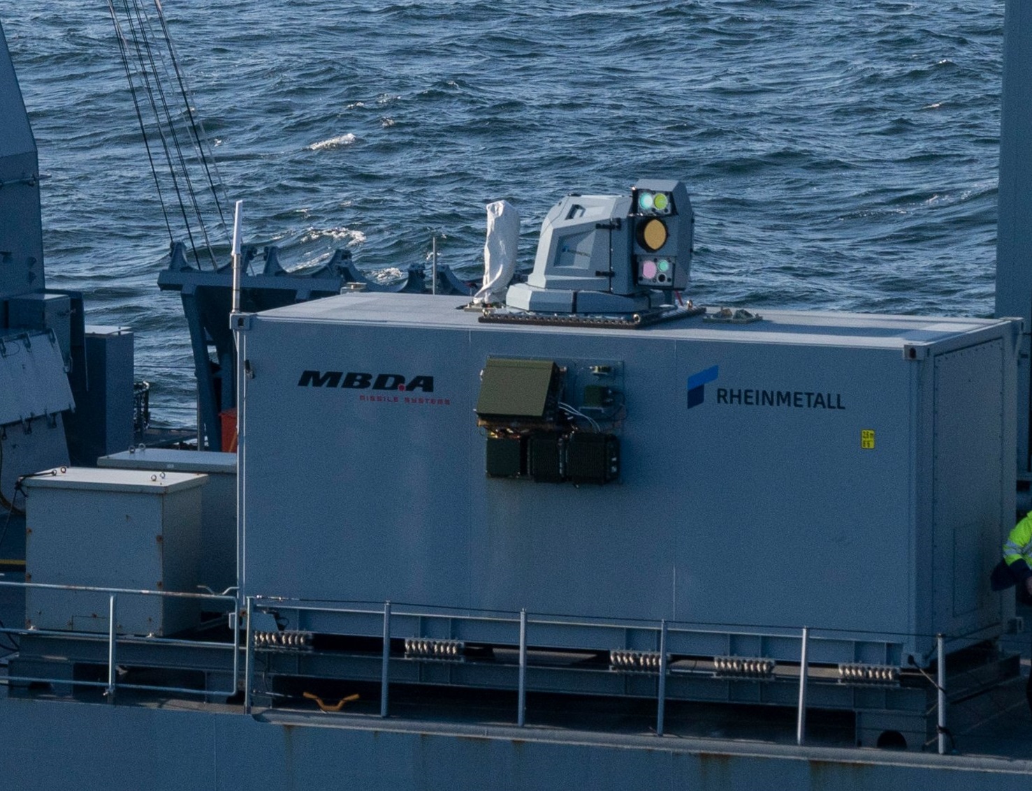 Laserwaffen-Erprobung auf See: Integration und Erprobung des Laserwaffendemonstrators auf der Fregatte SACHSEN erfolgreich abgeschlossen