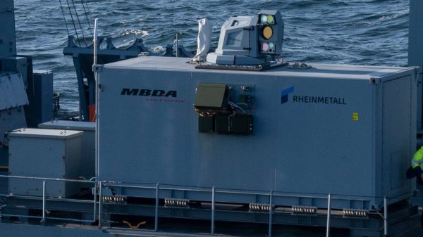 Nach der Integration des Laserwaffendemonstrators auf der Fregatte 124 SACHSEN im Juni 2022 wurde die Erprobung des Systems auf See bereits im Herbst 2023 erfolgreich abgeschlossen.