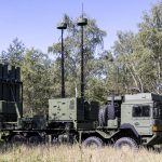 Launcher von IRIS-T SLM. Die neueste Version, IRIS-T SLX, soll das Luftverteidigungssystem mit einer gesteigerten Reichweite zum Konkurrenten für Systeme wie Patriot oder SAMP/T machen.