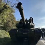 Die Panzermunition von Rheinmetall kann von der Hauptwaffe des Kampfpanzers Leopard 2 verschossen werden.