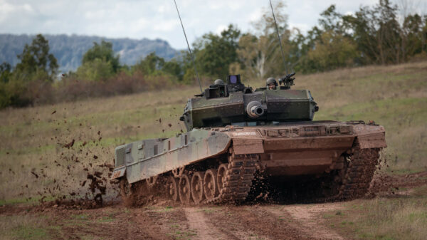 Die Erfüllung der NATO-Vorgaben erfordert auch zusätzliche Waffensysteme (im Bild ein Kampfpanzer Leopard 2 A7V) für die Bundeswehr.