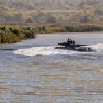 Dieser Leopard 2 A4 überquert einen Fluss in der Region Donezk in der Ukraine.