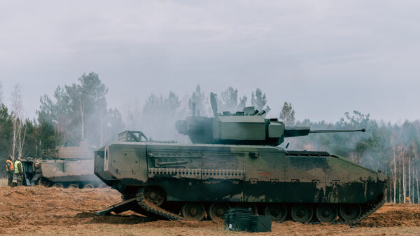 ASCOD-Schützenpanzer aus Lettland im scharfen Schuss.
