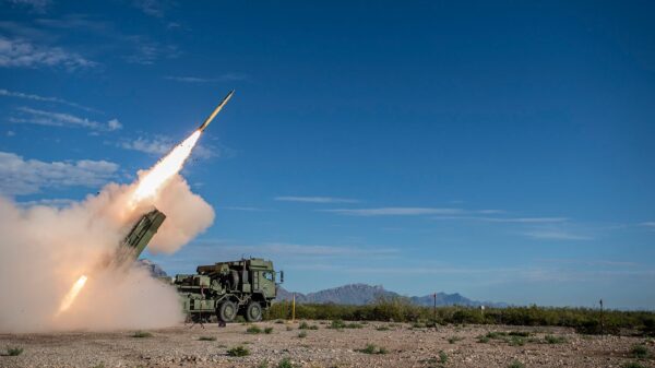 Der erste erfolgreiche Testschuss des gemeinsam durch Rheinmetall und Lockheed Martin entwickelten Global Mobile Artillery Rocket System (GMARS).