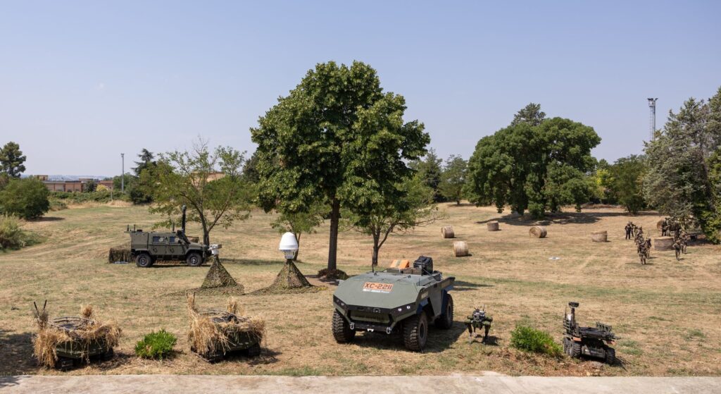 Die Drohnen und Roboter von sechs europäischen Unternehmen präsentierten sich gestern beim Distinguished Visitors’ Day, bei dem die ersten Ergebnisse der OPEX-Kampagne präsentiert wurden.