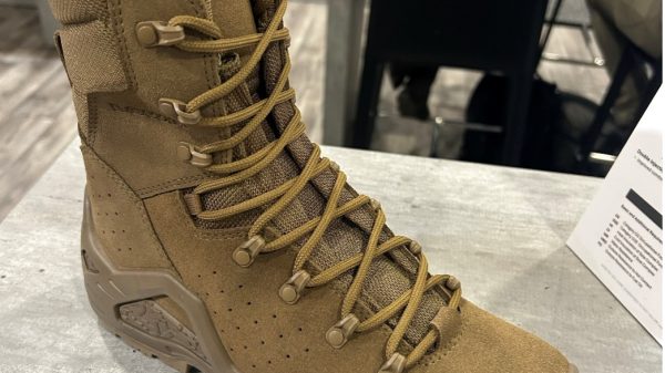 Der überarbeitete Z-8S MK2 GTX PR Kampfstiefel von Lowa, hier Frontansicht.