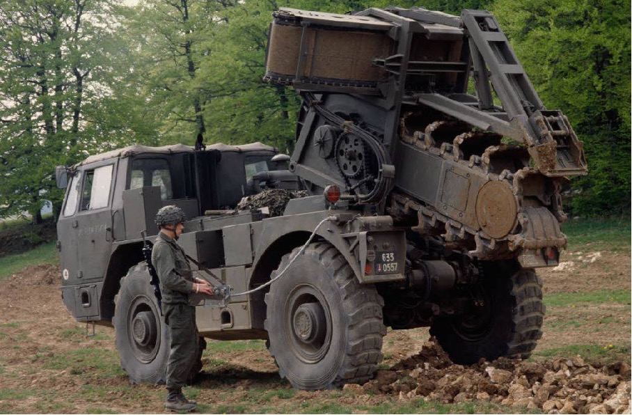 MAN MATENIN NX-7 4x4 Grabenbagger (heute Fa. CEFA Soultz-sous-Forêts, Frankreich), wurde ab 1975 durch Frankreich und die Bundeswehr genutzt. (Foto- CEFA)