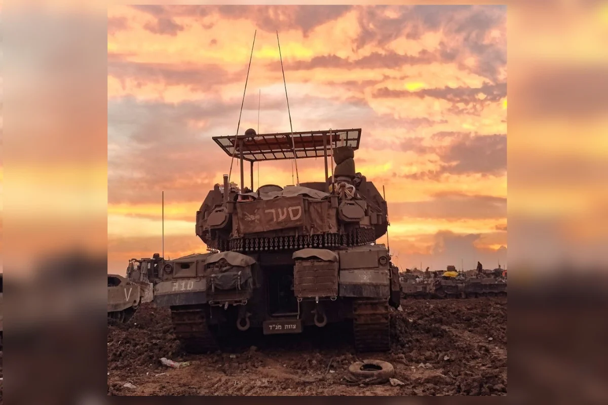 Cope Cages – Ein israelischer MERKAVA-Kampfpanzer mit Drohnenschutznetz.