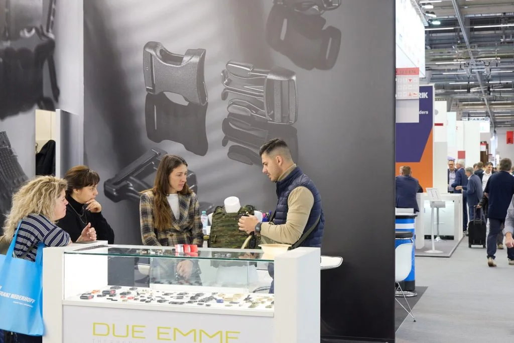 Über 150 spezialisierte Aussteller präsentieren auf der Techtextil 2026 Lösungen für den Defence-Bereich.