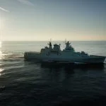 Die neue Korvette (MMPV) der bulgarischen Marine während der Fahrt.