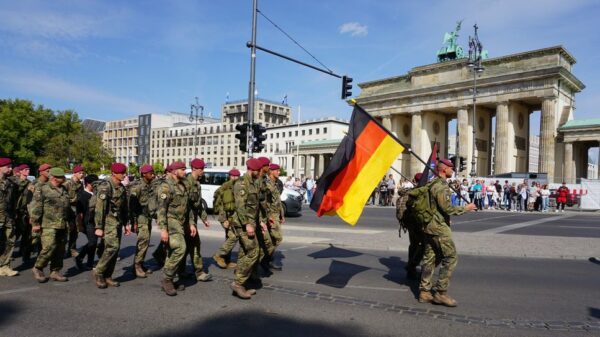 Gedenkmarsch: Die letzte Etappe führte die Teilnehmenden durch Berlin, vorbei am Brandenburger Tor. Foto- DBwV:Eva Krämer