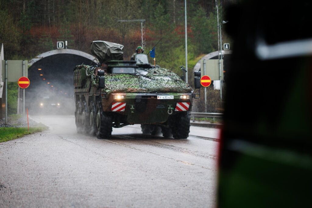 Das Jägerbataillon 91 der Panzerbrigade 21 verlegte als Teil der neuen Mittleren Kräfte der Bundeswehr mit ihren Boxern auf eigener Achse nach Finnland.