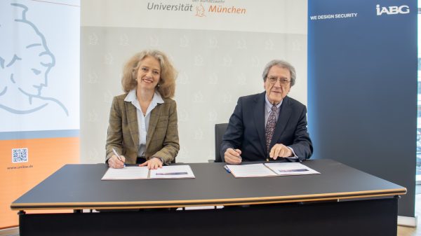 Die Universität der Bundeswehr München und die IABG haben am 3. März 2026 ein Zeichen gesetzt und eine Absichtserklärung (MoU) für eine vertiefte Zusammenarbeit geschlossen.