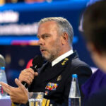 Der niederländische NATO-Admiral Rob Bauer hat die westliche Finanzwelt kritisiert, die seiner Meinung nach durch fehlende Investitionen kein Verständnis für Ihre Rolle der kollektiven Sicherheit zeigen würde.