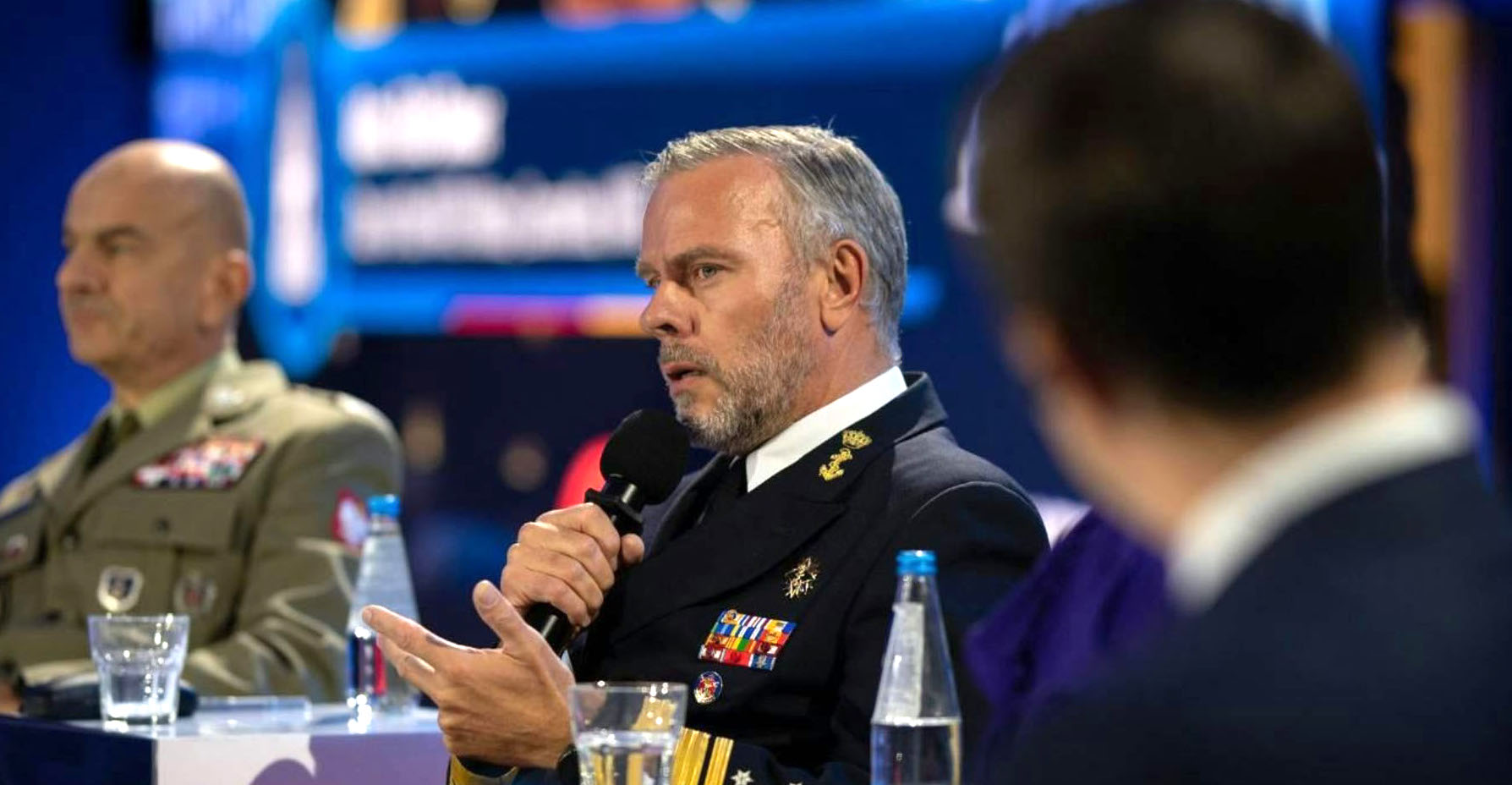 Der niederländische NATO-Admiral Rob Bauer hat die westliche Finanzwelt kritisiert, die seiner Meinung nach durch fehlende Investitionen kein Verständnis für Ihre Rolle der kollektiven Sicherheit zeigen würde.