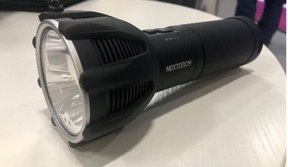 NEXTORCH zeigt mit der taktischen LED-Lampe Saint Torch 30C die neuste Generation und neue Beleuchtungslösungen