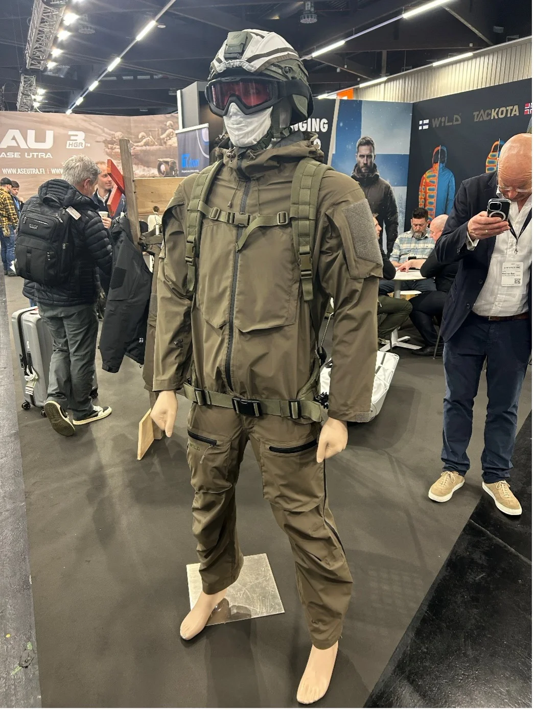 Nässeschutzsystem HAUKKA mit Nässeschutzjacke und -hose.