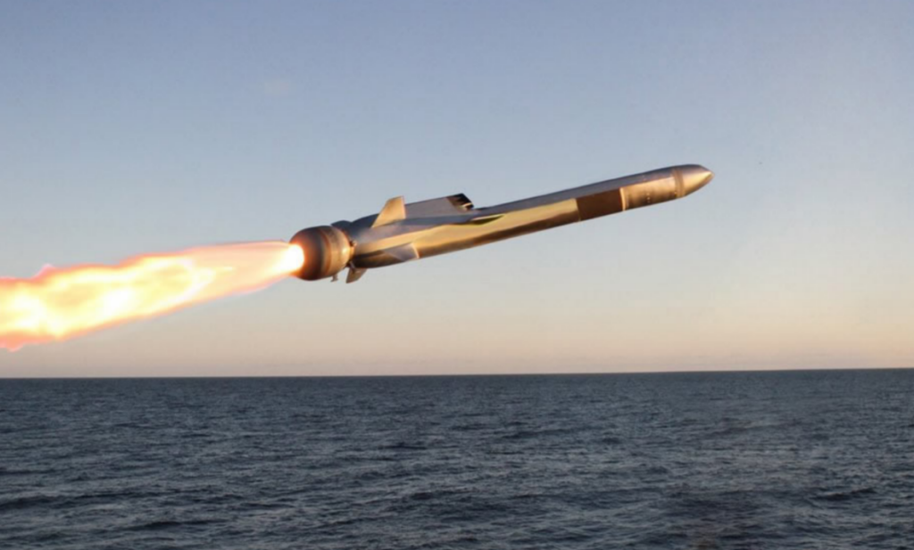 Launch einer Naval Strike Missile von Kongsberg. Die neue Super Sonic Strike Missile 3SM Tyrfing soll auf den bestehenden Fähigkeiten aufbauen.