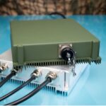 etatronix: Netzteile aus der Ruggedized Power Supplies (RPS)-Reihe liefern 90W bis 1500W. Neben der Ausführung mit Steckverbinder (oben) gibt es auch Versionen bei denen die Eingangs- und Ausgangsleitungen fest angebracht sind.
