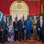 Vertreter von MARSS, dem nigerianischen und dem britischen Verteidigungsministerium sowie lokalen Partnern nahmen an der Unterzeichnung teil.