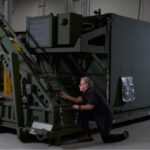 IBCS: Northrop Grumman produziert in seinem Fertigungszentrum in Huntsville, Alabama, wichtige Endprodukte wie das Engagement Operations Center (EOC) für die U.S. Army zur Unterstützung Polens