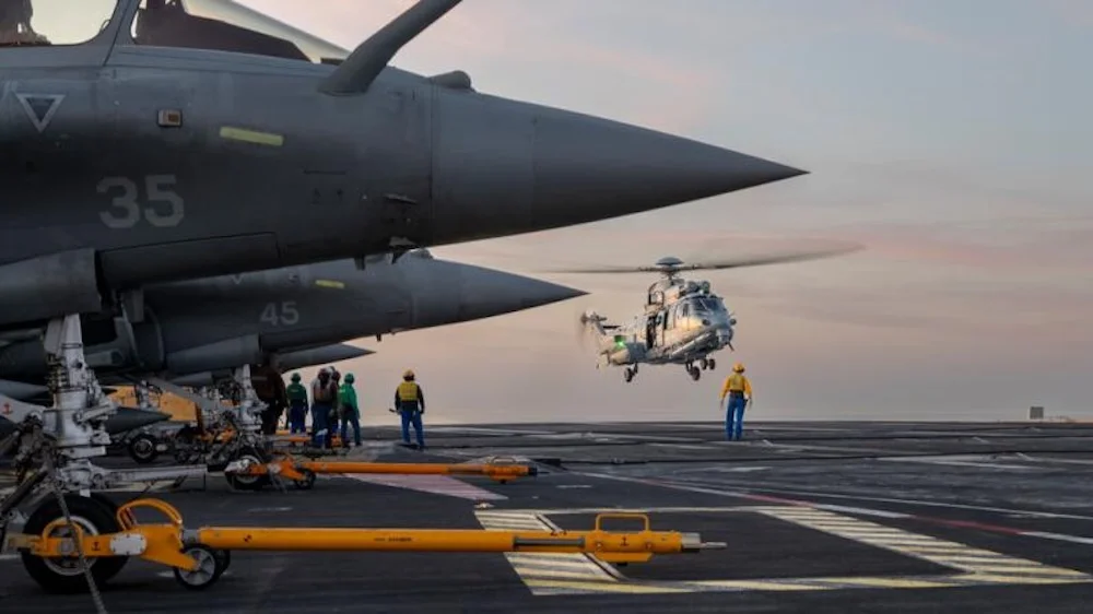 Kampfflugzeuge und Hubschrauber können heute von der Charles de Gaulle aus starten und landen.