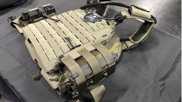 Das Material des Plattenträgers nimmt kaum Wasser auf und kann Auftriebsmittel integrieren.