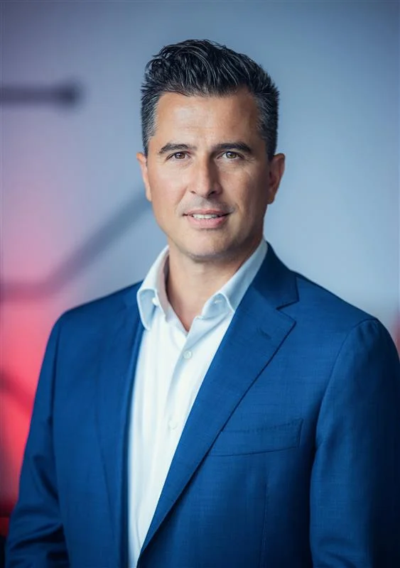 Mit Pascal Villain übernimmt ab dem 1. Februar 2026 ein ausgewiesener Branchenexperte die neugeschaffene Position des Executive Director Defense für den deutschsprachigen Raum bei Accenture Song.