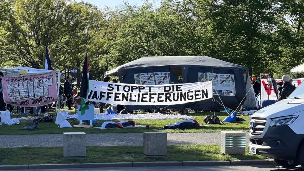 Mossad: Ein Protestcamp zur Unterstützung der Palästinenser im Sommer 2024 in Berlin, in deren Unterstützerszene es auch zu Spendensammlungen kommt, die später der Hamas zugute kommen.