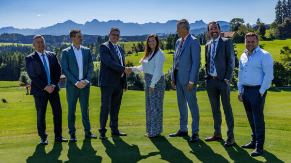 NextGen – Vereinbarten die enge Kooperation in Altenstadt (v.l.): Norbert Lederle, Christopher Tschischka, Alexander Ackerman (alle Vincorion) mit Kristin Doolittle, Siegfried Schneider und Clayton Corley (alle NSPA) und Martin Eisenschmid (Vincorion).