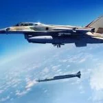 Elbit stellt eine Reihe von Luftabwurfbomben und Luft-Boden-Raketen für eine Vielzahl von Präzisionsoperationen her, wie z.B. die Rampage Missile, die zusammen mit IAI entwickelt wurde.