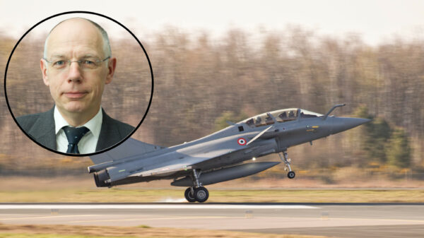Dr. Christian Wagner von der Forschungsgruppe Asien der Stiftung Wissenschaft und Politik ordnet im Interview den Konflikt zwischen Indien und Pakistan ein. Auch im Bild: eine Rafale der indischen Luftstreitkräfte.