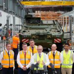 Der australische Premierminister Anthony Albanese besuchte die Produktionsstätte des Schweren Waffenträger Infanterie.