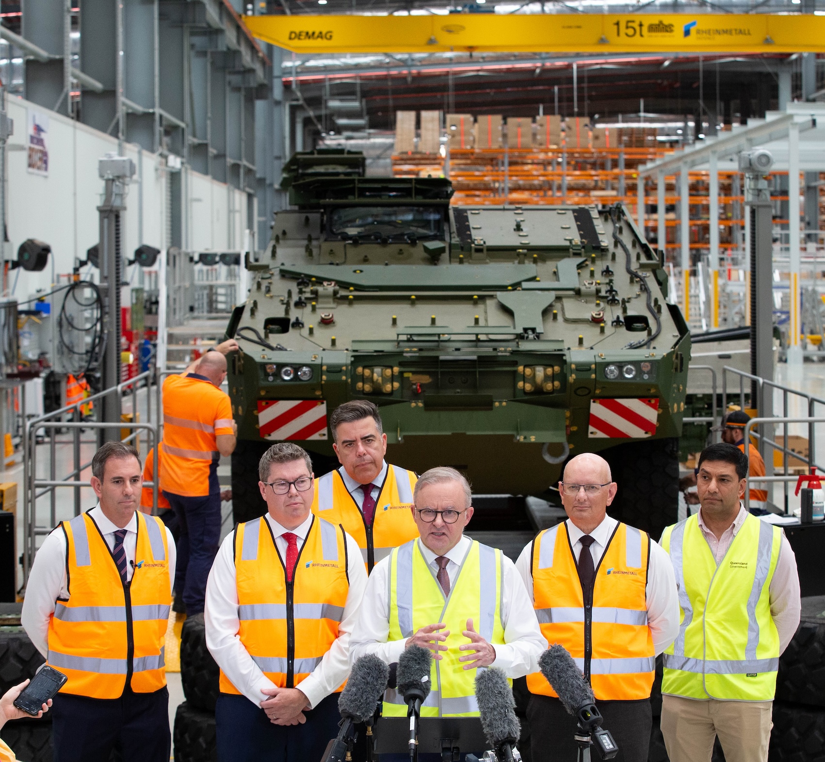 Der australische Premierminister Anthony Albanese besuchte die Produktionsstätte des Schweren Waffenträger Infanterie.