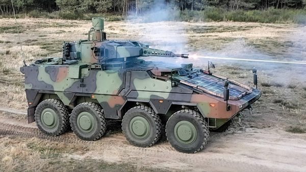 Im mit der OCCAR geschlossenen Vertrag sind 222 Schakal (BOXER mit Puma-Turm) direkt für Deutschland und die Niederlande beauftragt sowie 248 weitere Radschützenpanzer als Option enthalten.