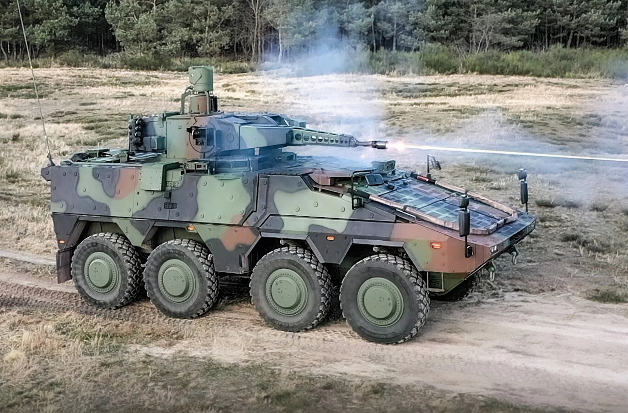 Im mit der OCCAR geschlossenen Vertrag sind 222 Schakal (BOXER mit Puma-Turm) direkt für Deutschland und die Niederlande beauftragt sowie 248 weitere Radschützenpanzer als Option enthalten.