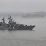 Die Ukraine hat zwei russische Schiffe im SChwarzen Meer angegriffen. Hier symbolisch der Raketenkreuzer Warjag der russischen Marine.